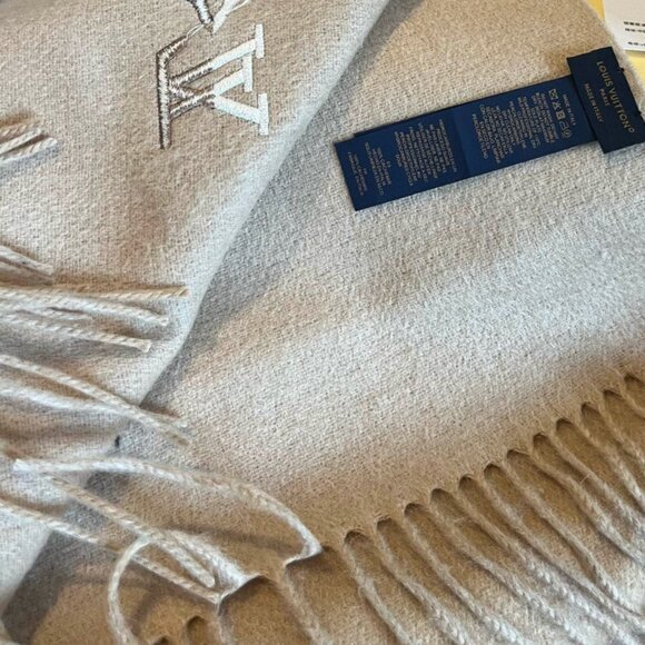 Louis Vuitton Cashmere Scarf - Picture 4 of 5